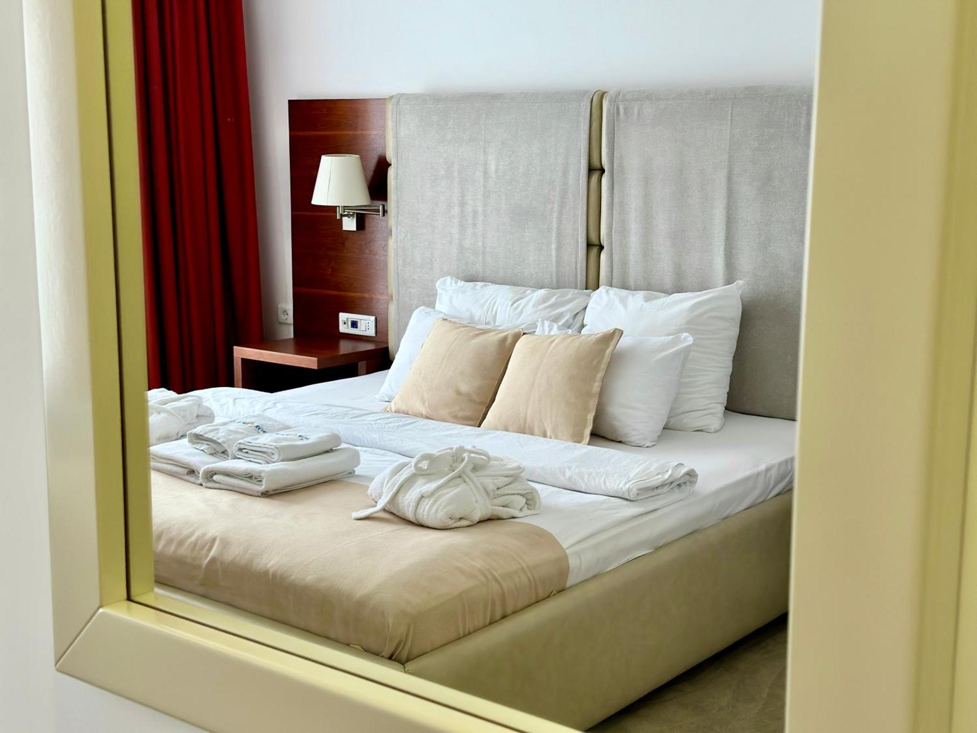 Hotel Porto Sole Sutomore Exteriör bild