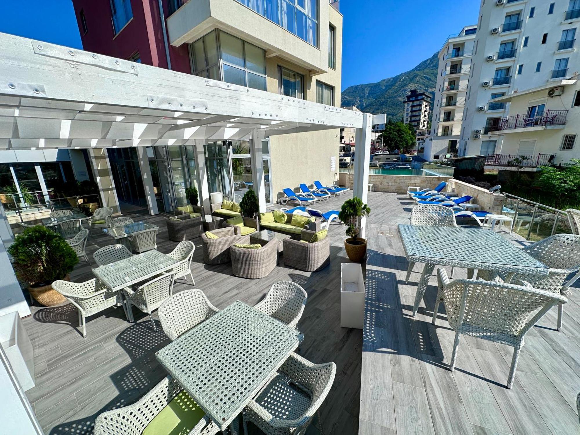 Hotel Porto Sole Sutomore Exteriör bild